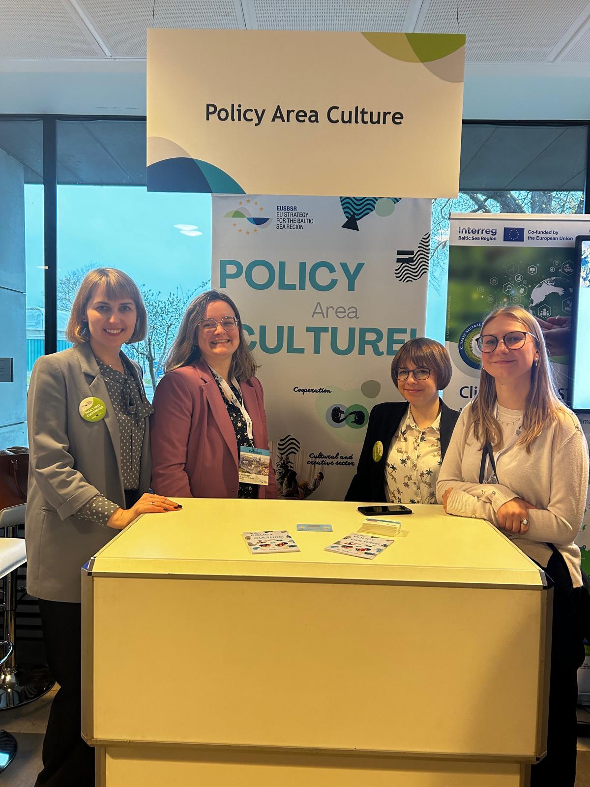 Magdalena Kleszczewska, Lara Knigge, Franziska Kapteina and Lara Löser at the PA Culture networking stand
